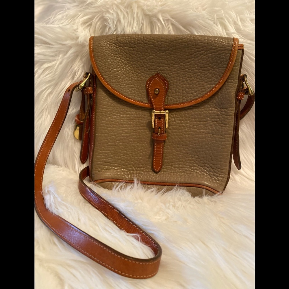 Vintage Dooney taupe field bag